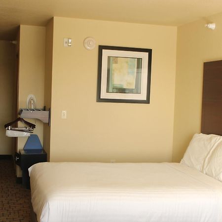 Cobblestone Hotel & Suites - Devils Lake Eksteriør billede
