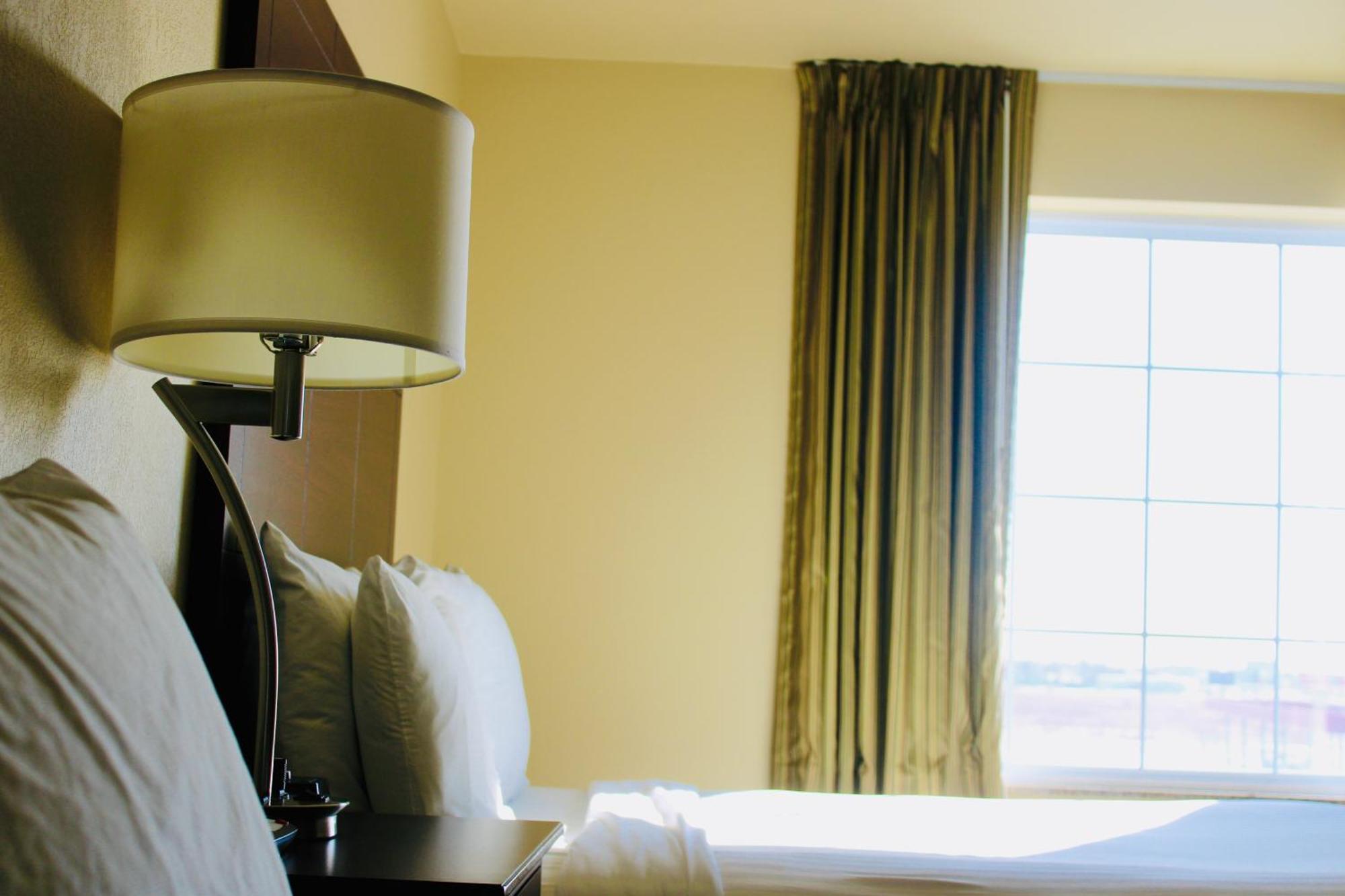 Cobblestone Hotel & Suites - Devils Lake Eksteriør billede