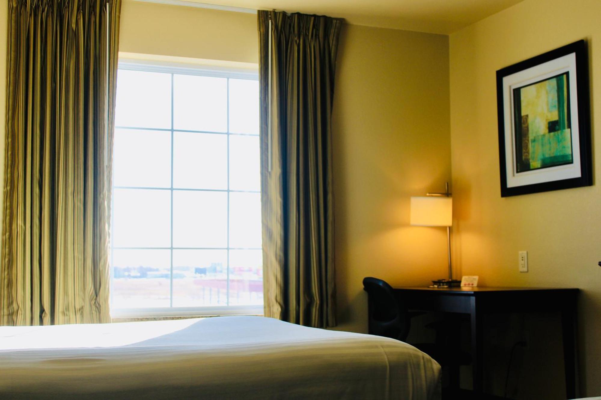 Cobblestone Hotel & Suites - Devils Lake Eksteriør billede